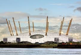 Slik ser en "dome" ut. Her bilde av Olympiske stadion i London, hvor sommerlekene i 2012 ble arrangert. Den hadde også 12 antenner