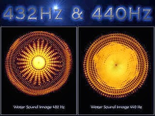 Ser litt stressa ut det vannet utsatt for 440 Hz.