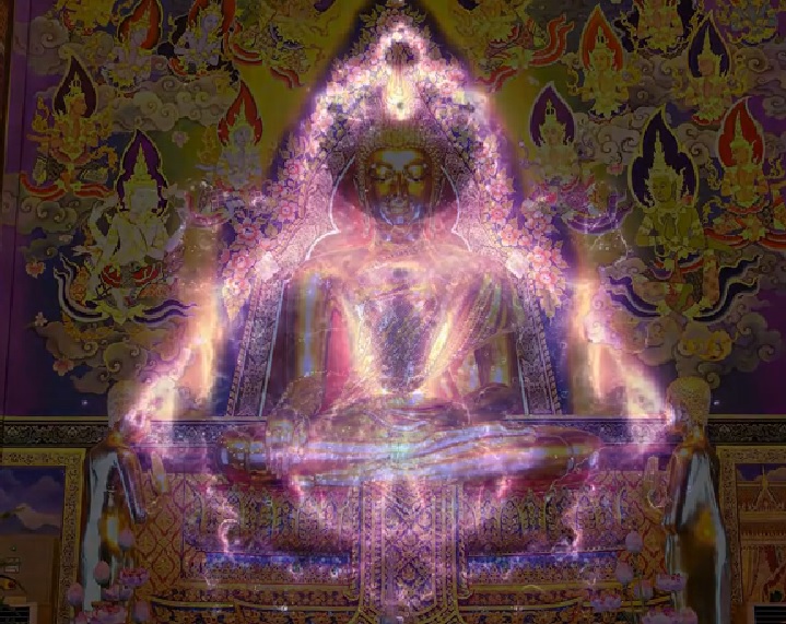 Mandelbrotfraktalen lagt oppå en buddha.